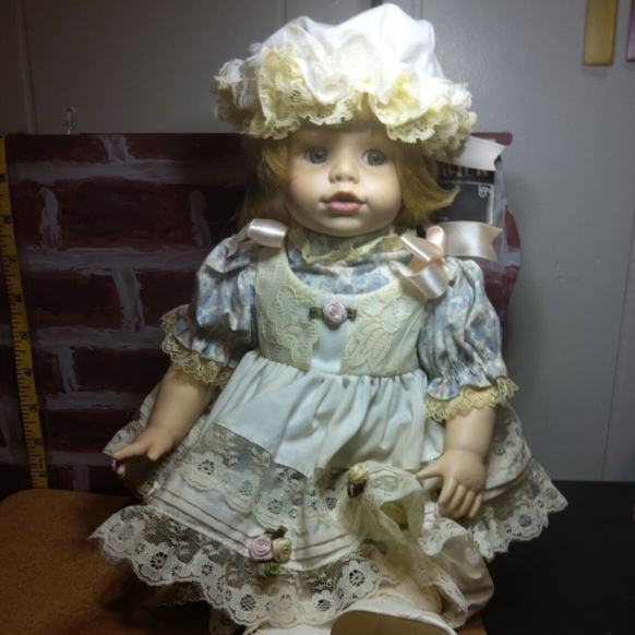 Porcelain-Sitting-Baby-Doll-With-Bonnett.png