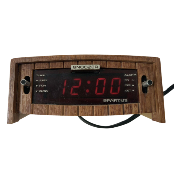 Vintage-1979-Spartus-Alarm-Clock-Red-LCD-Retro-Model-21-3011-190.png